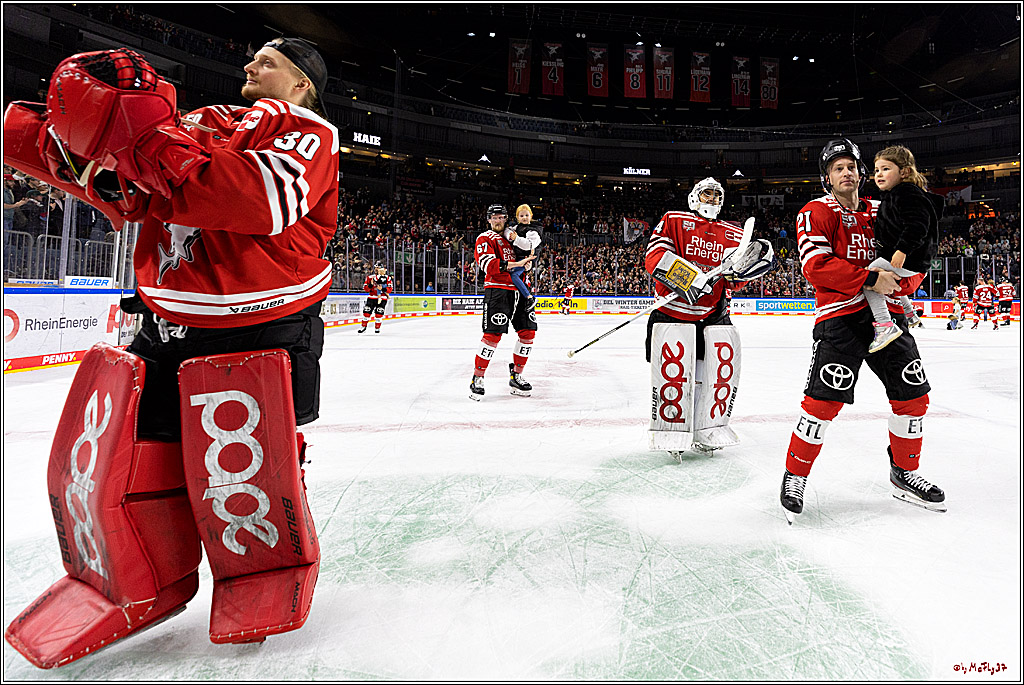 PENNY DEL;  Kölner Haie - Straubing Tigers; Köln, 09.10.2022